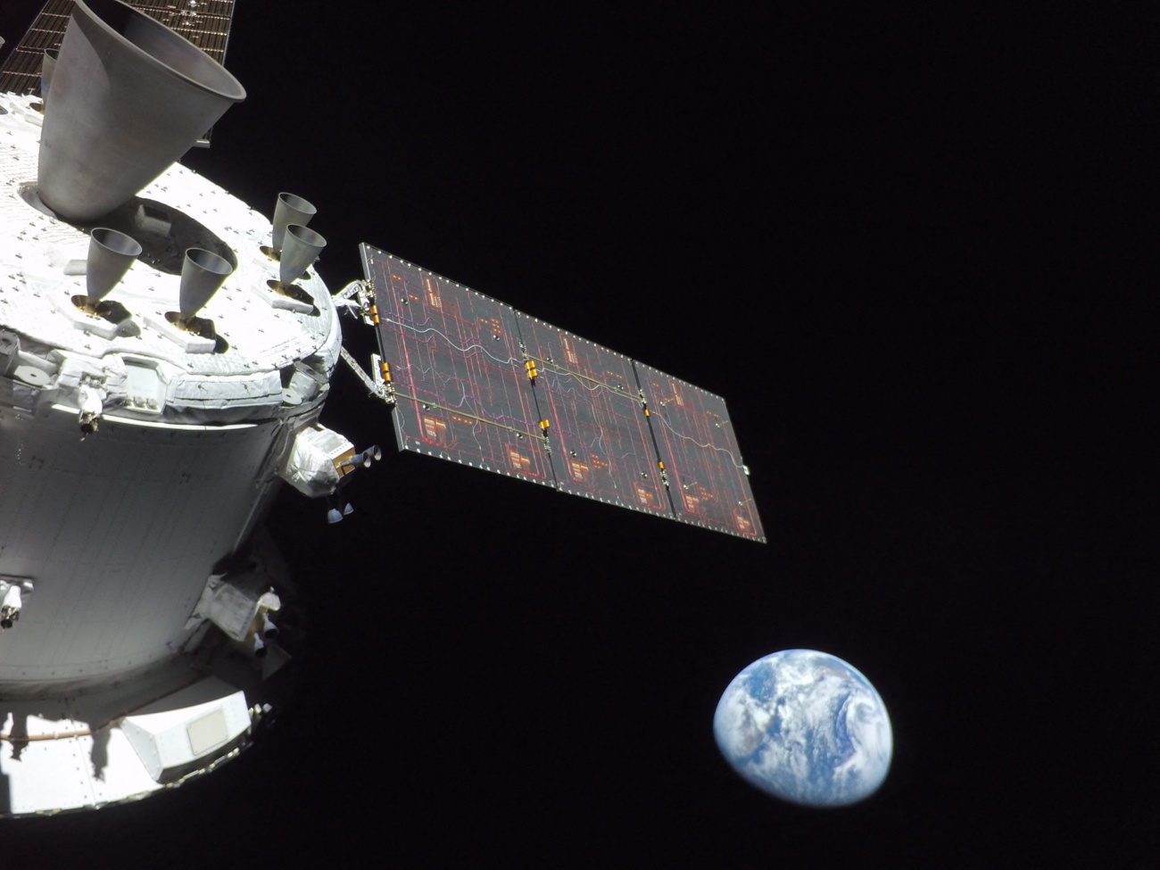 Le vaisseau spatial Orion s'approche de l'insertion orbitale lunaire