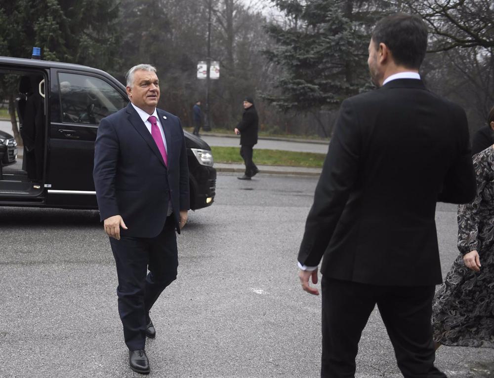 Orbán bestreitet, die NATO-Erweiterung zu verzögern, um Druck auf Brüssel zu machen
