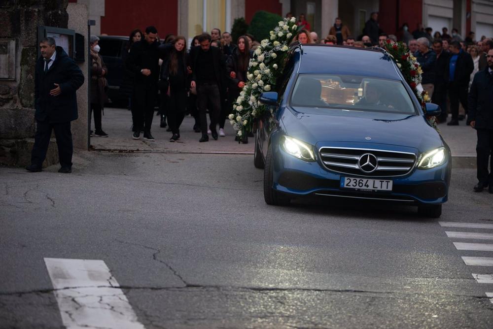 Familiares y vecinos despiden a la madre de Sito Miñanco en un entierro al que no acudió el ‘narco’
