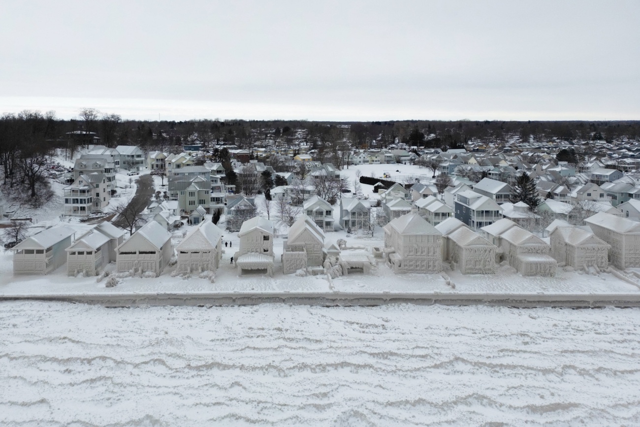 Glace et neige, les images laissées par la tempête Elliot lors de son passage au Canada