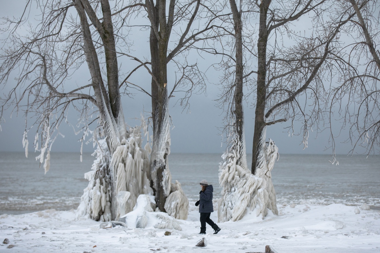 Eis und Schnee, die Bilder, die der Sturm Elliot auf seinem Weg durch Kanada hinterlässt