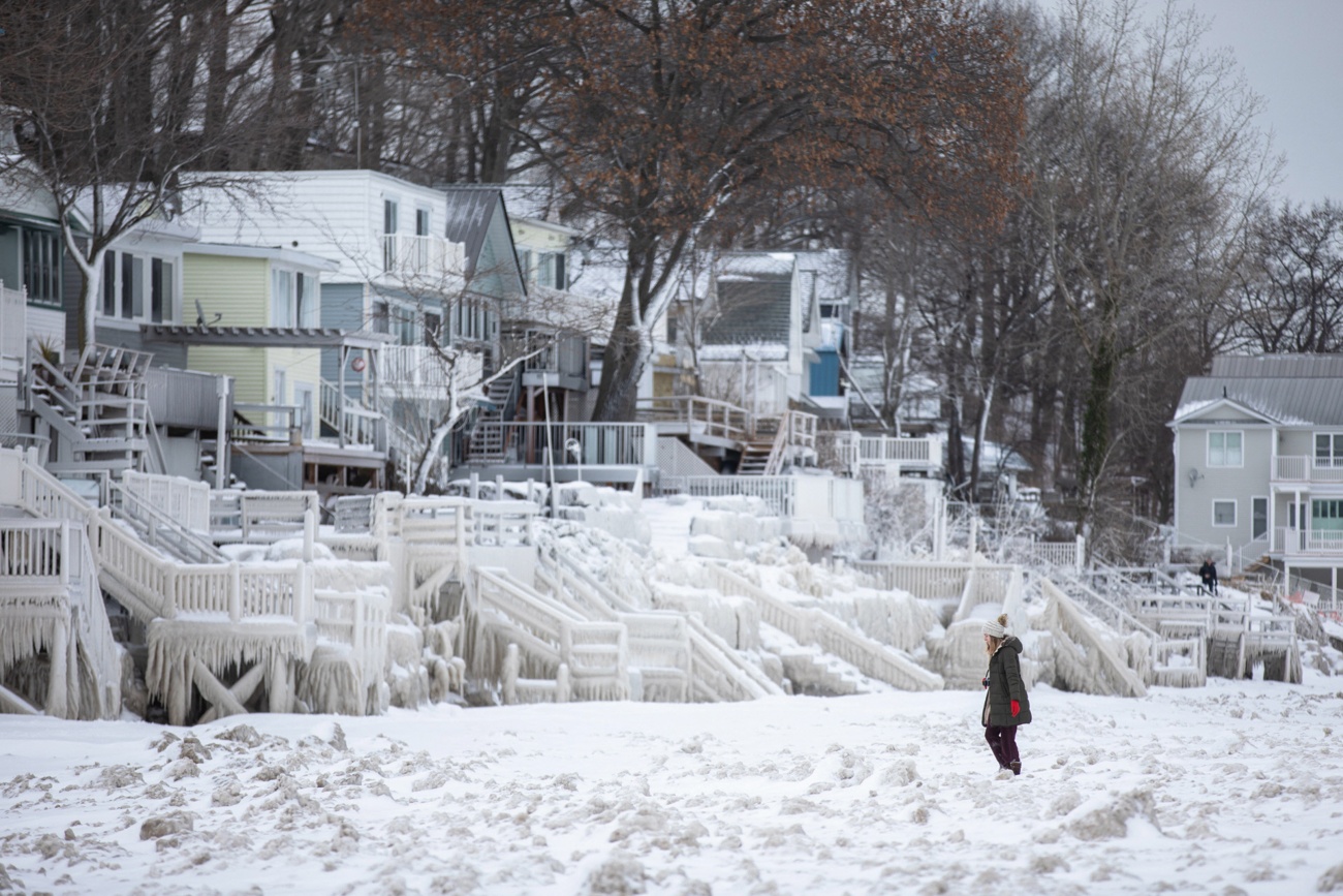 Hielo y nieve, las imágenes que ha dejado la tormenta Elliot a su paso por Canadá