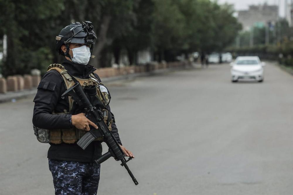 O Iraque mata oito suspeitos de serem membros do Estado islâmico num atentado à bomba numa zona montanhosa no norte do país.