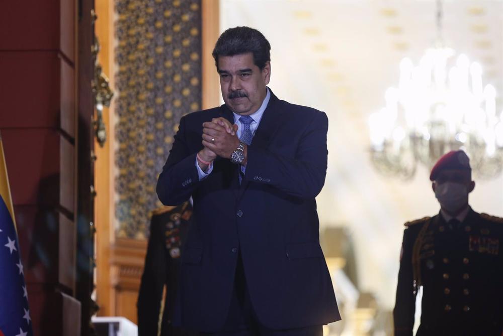 Maduro criticizes persecution against Castillo and hopes Peru achieves «its path of liberation and democracy».