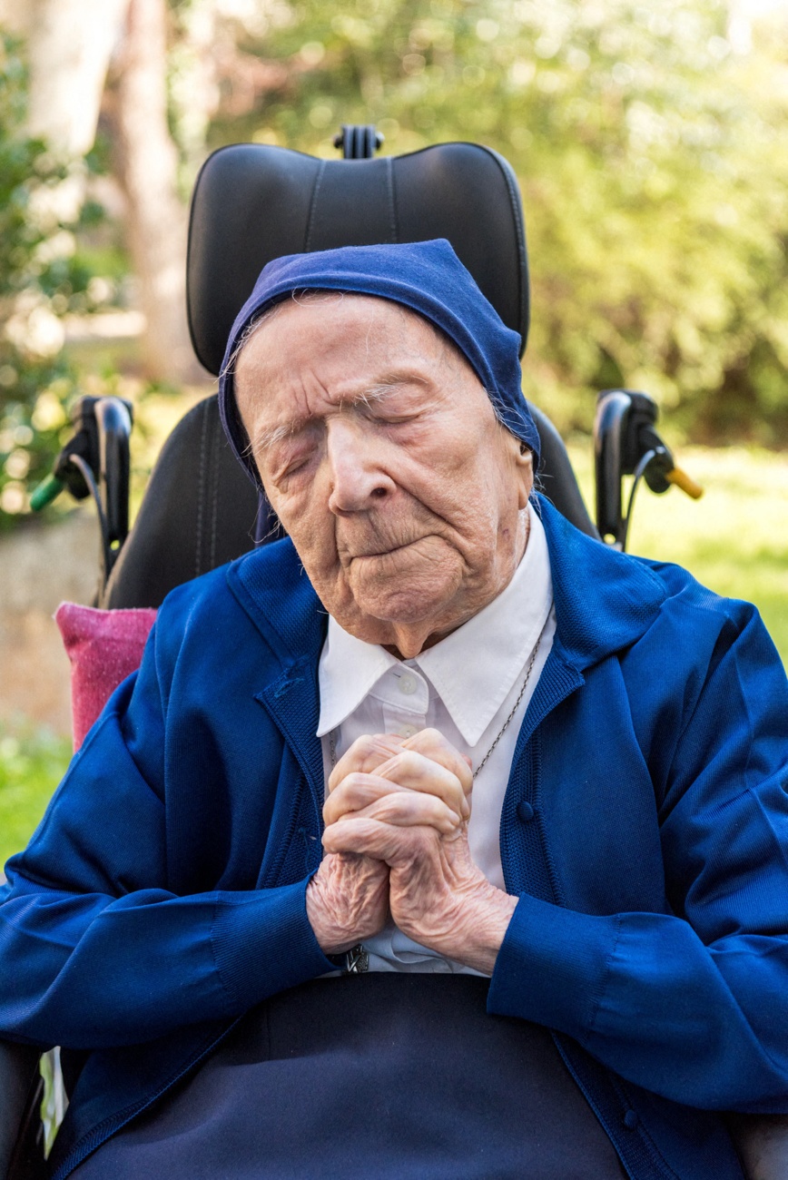 La femme âgée a organisé une séance photo pour célébrer son 117e anniversaire