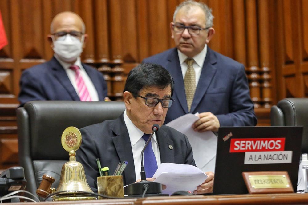 O presidente do Congresso peruano adia para terça-feira a votação sobre a antecipação das eleições para 2023.