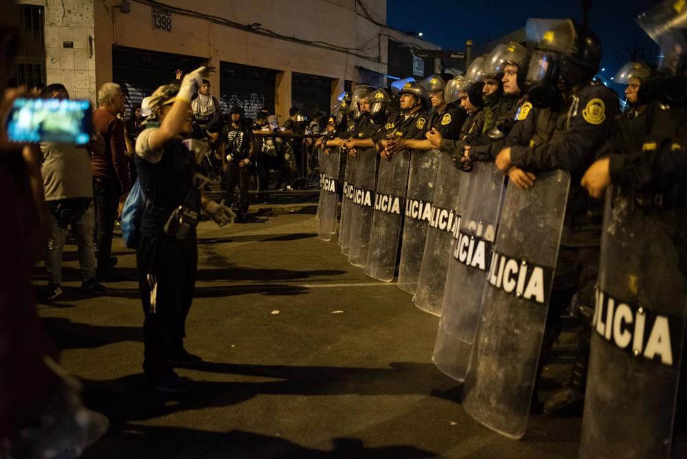 Novos protestos no centro de Lima (Peru) deixam pelo menos 26 presos e 5 hospitalizados