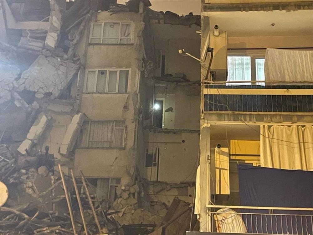 Russland, die Ukraine und Israel bieten der Türkei nach dem Erdbeben nahe der syrischen Grenze Hilfe an