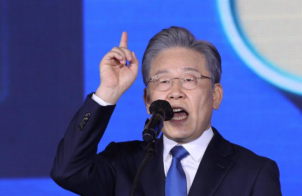 South Korea’s opposition leader denies contacts with tycoon accused of sending money to North Korea