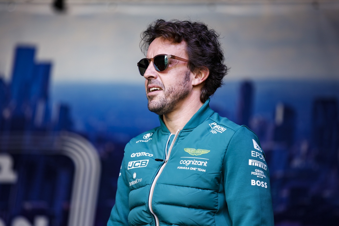 Fernando Alonso (Aston Martin) führt das zweite Training im verregneten Australien an