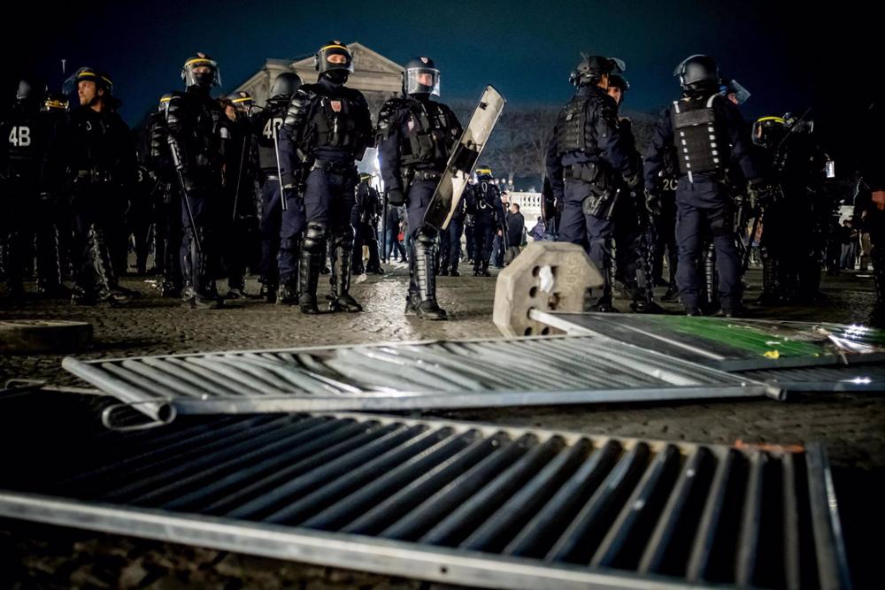 Au moins 76 personnes arrêtées lors d’une manifestation sur la réforme des retraites à Paris