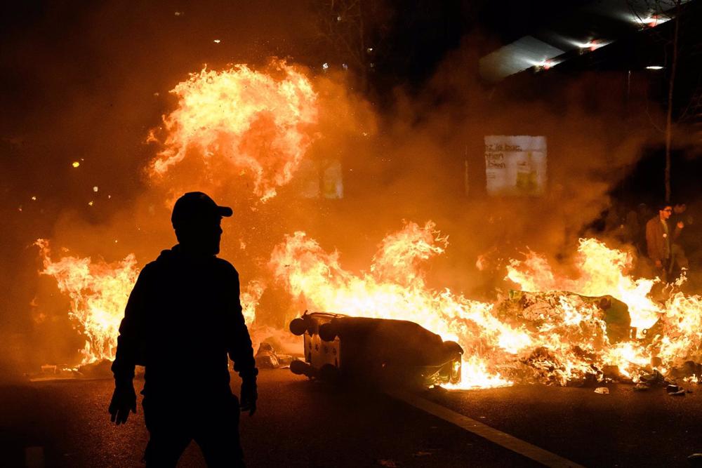 At least 142 arrested in serious riots during Paris demonstrations