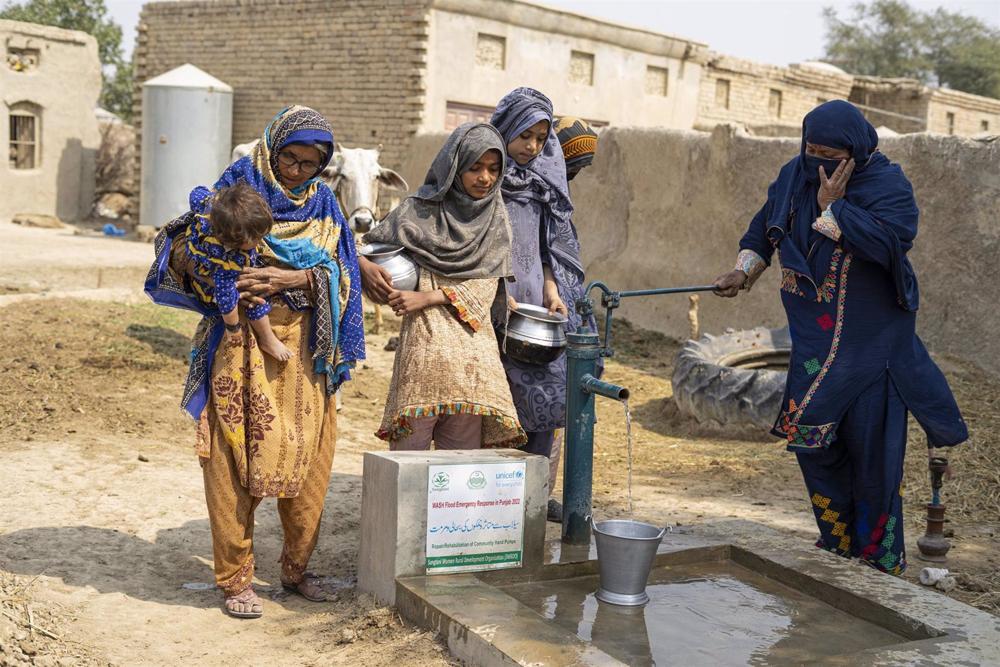Pakistan.- UNICEF warns that more than 10 million people remain without safe water after floods