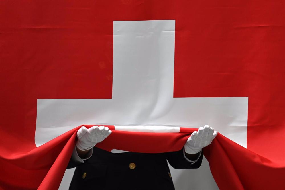 Switzerland.- Parliament postpones debate on banning re-export of arms to third countries until May