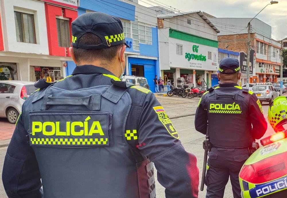 Suspenden la orden de arresto contra el comandante de Policía de Caquetá, donde 78 agentes fueron retenidos
