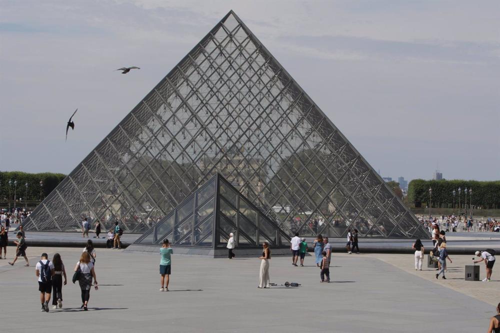 France – Union protests obstruct access to Louvre Museum in Paris