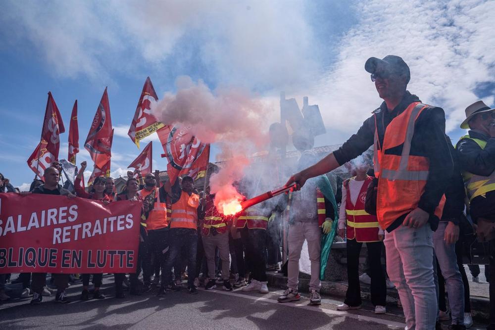 Des manifestants prennent d’assaut le siège de Louis Vuitton dans le cadre des manifestations parisiennes