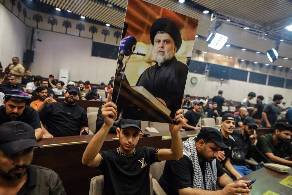 Der irakische Kleriker Muqtada Al Sadr setzt die politischen Aktivitäten seiner Bewegung für ein Jahr aus