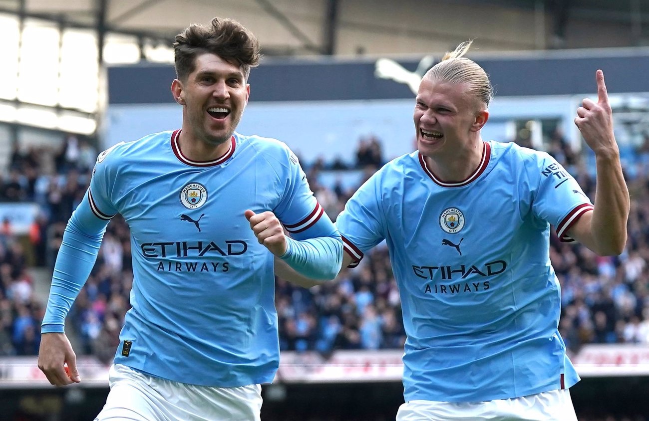 Manchester City extends Premier League winning streak with pair of goals from Haaland