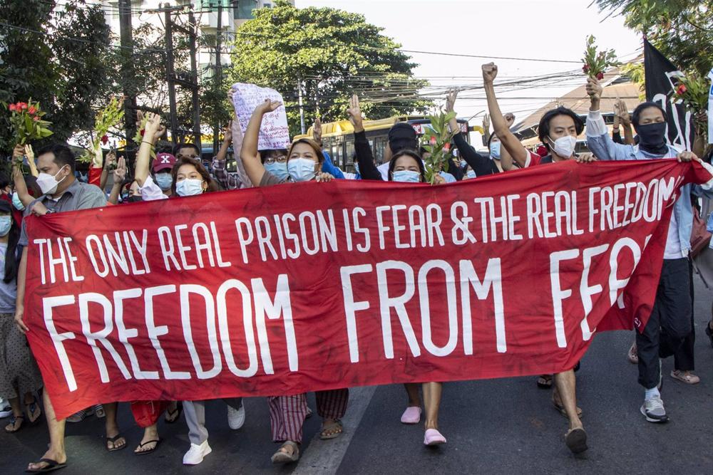 Birmânia liberta mais de 3.000 prisioneiros para assinalar o Ano Novo birmanês