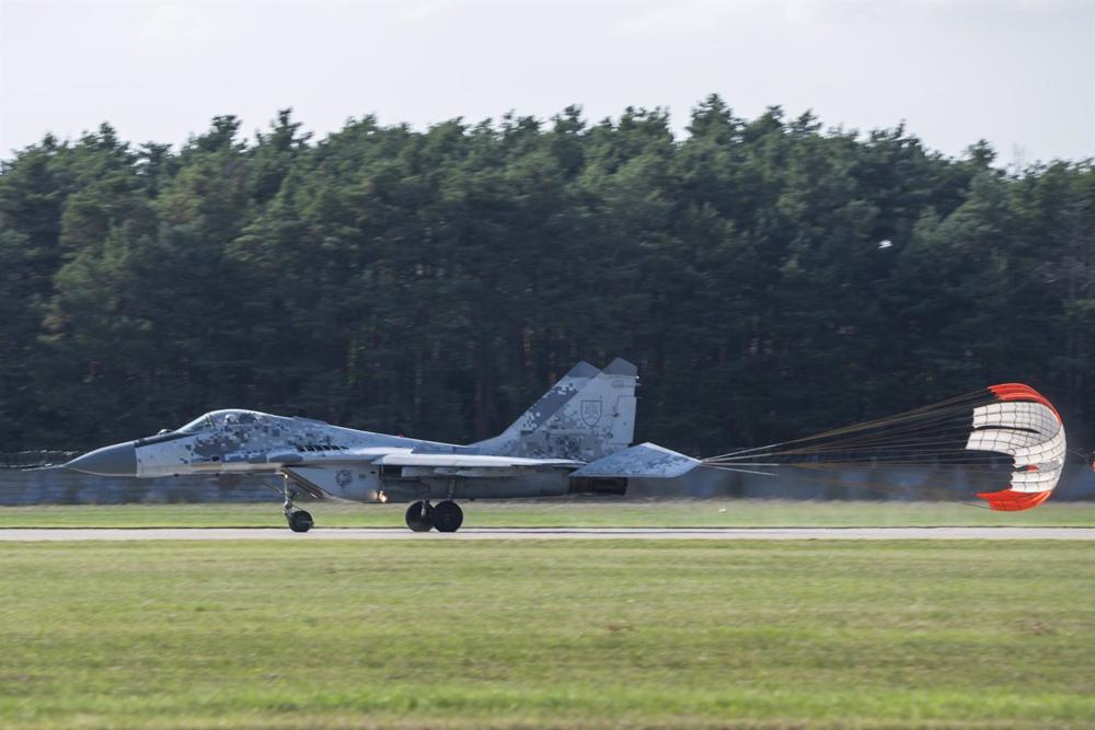 Eslováquia completa a entrega de treze caças MiG-29 prometidos à Ucrânia