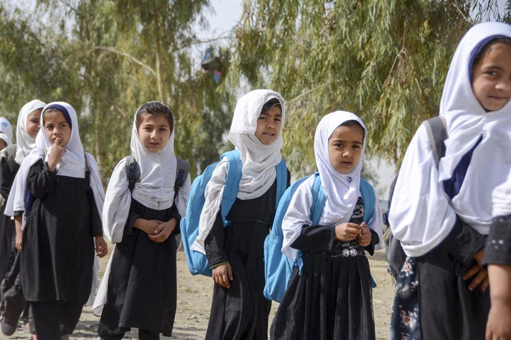Talibãs ordenam o encerramento de escolas nas províncias de Kandahar e Helmand, no Afeganistão