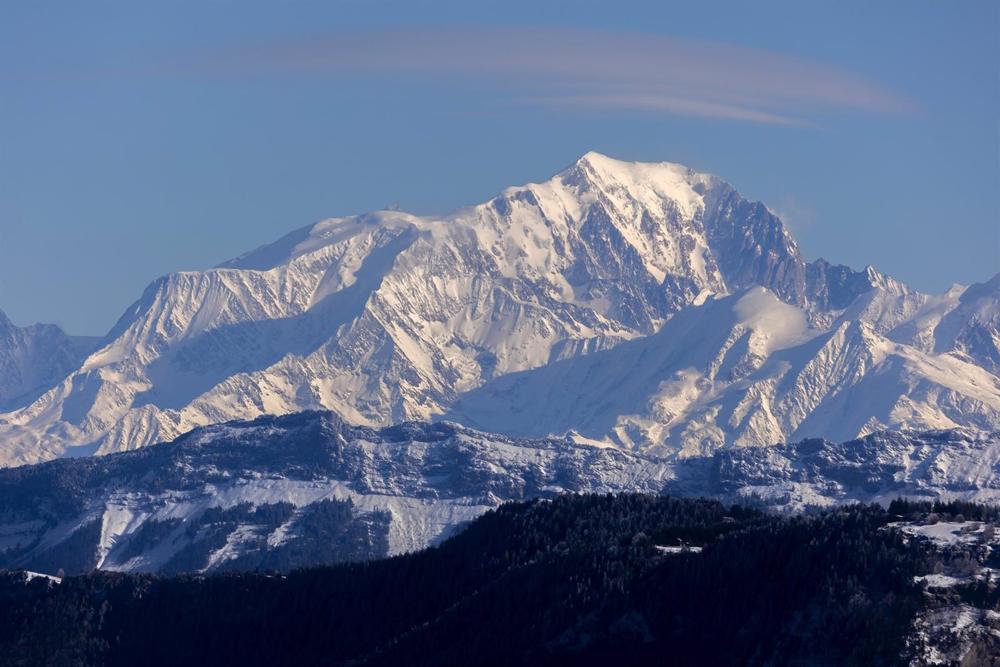 Mindestens zwei deutsche Touristen nach Lawinenabgang am Mont Blanc in Frankreich tot