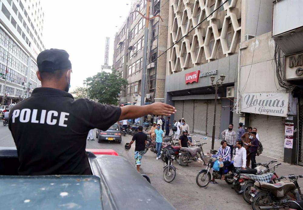 Aumentan a 16 la cifra de fallecidos tras la explosión que ha tenido lugar en una comisaría en el noroeste de Pakistán