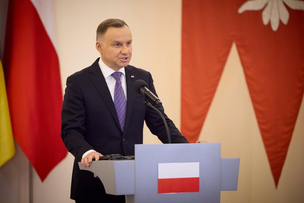 El presidente de Polonia propone cambios a la ley contra la influencia rusa tras las críticas
