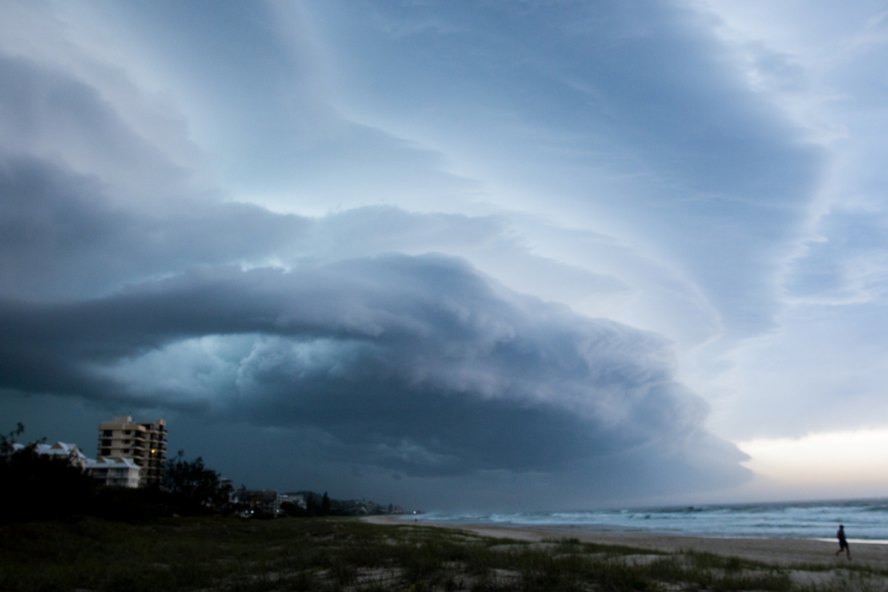 Australia se prepara para el impacto del ciclón tropical Alfred